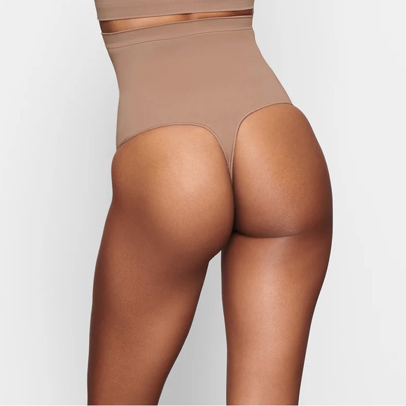 👸🏻 NWOT! SKIMS Seamless Sculpt High Waisted Thong - Picture 3 of 6